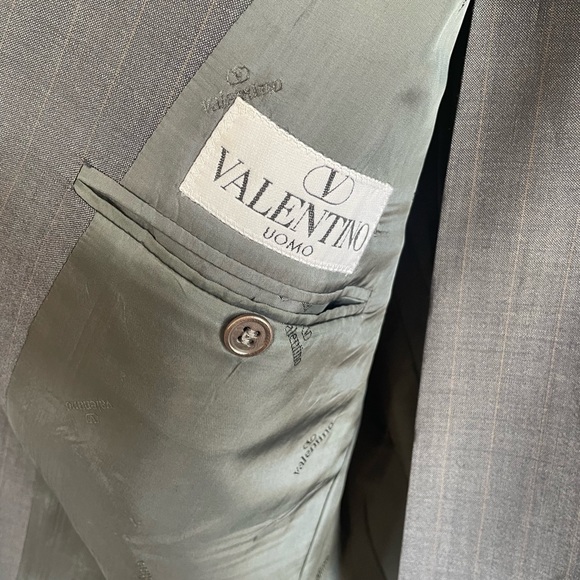 Valentino Grey Pinstripe 2PC Suit - Size 43L - Picture 11 of 14